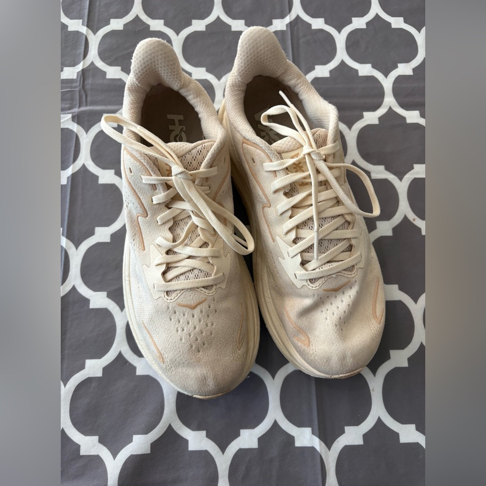 Hoka Clifton 10 ladies running shoes sneakers in Vanilla/Birch size 8.5. - Picture 3 of 14